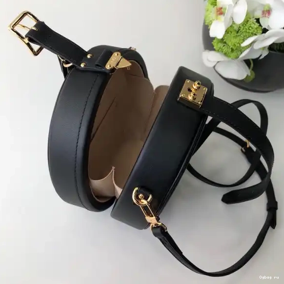 With Louis Vuitton Alligator Leather CHAPEAU BOITE PETITE 0515